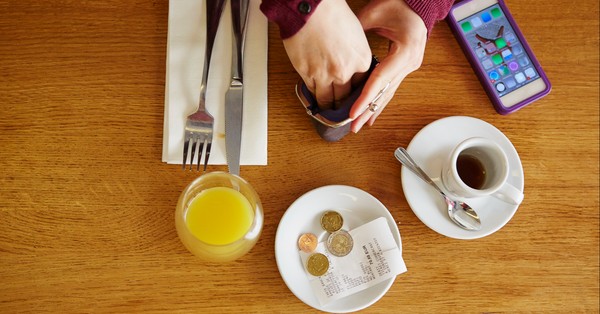 Agree or disagree: Diners should not be automatically expected to leave tips at restaurants.