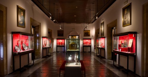 Agree or disagree: Museums should return historical artifact to their countries of origin.