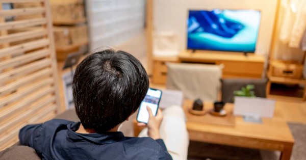 Agree or disagree: I cannot watch a movie without looking at my phone at least once.