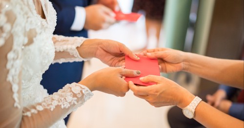 Agree or disagree: It is perfectly acceptable to show up to a wedding without a gift.