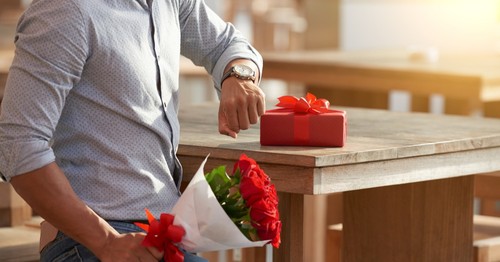 Agree or disagree: Showing up for a date more than 20 minutes late is never excusable.