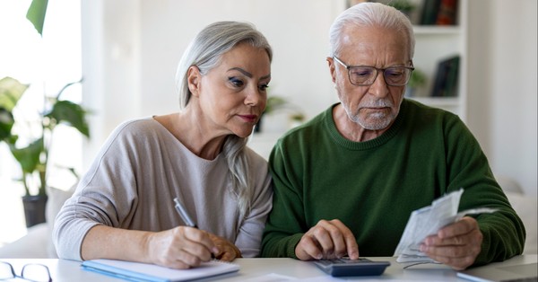 Agree or disagree: Couples should keep their finances separate.
